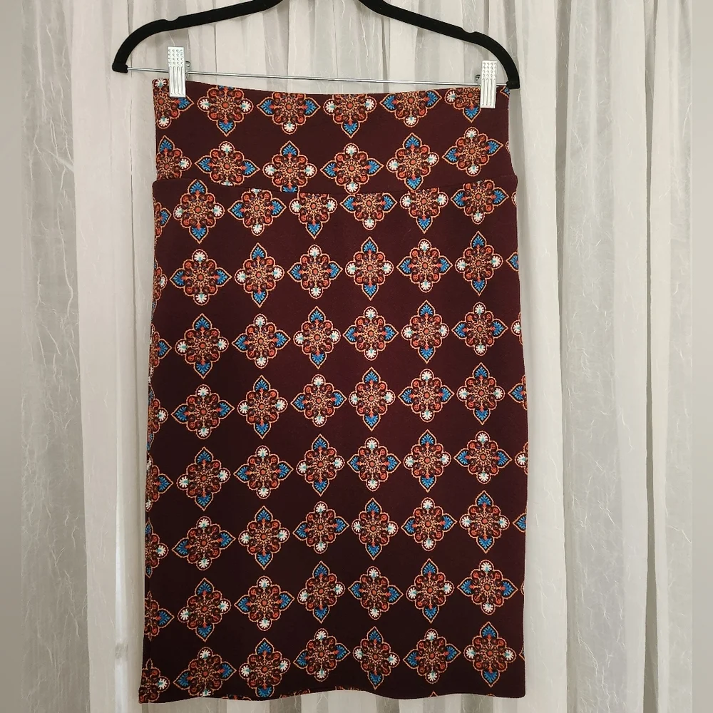 LuLaRoe Burgundy Geometric Midi Skirt Size M Stylish Comfortable Casual-EUC
